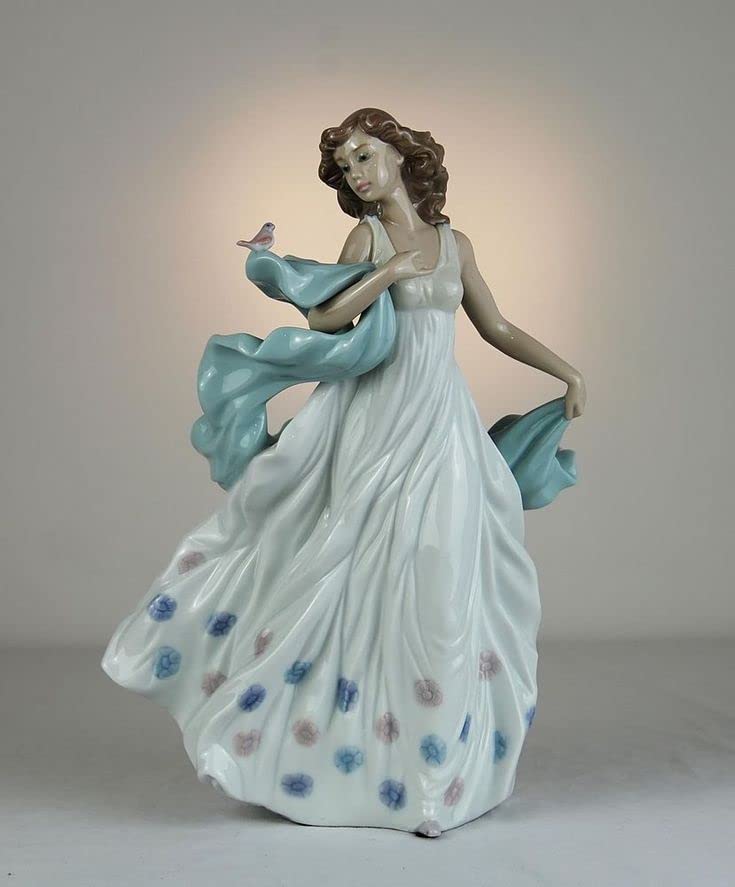 リアドロ（LLADRÓ） 6193夏のセレナーデ Summer Serenade Woman Figurine | Lladró® USA